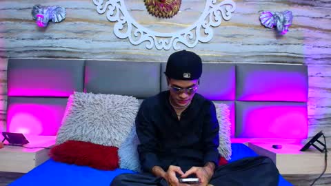 Snapshot of twinslovers_ chatting on October 2025 07:55:01 PM twinslovers_ online show from October 2025 07:55:01 PM