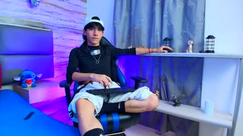 Snapshot of twinslovers_ chatting on October 2025 04:32:02 AM twinslovers_ online show from October 2025 04:32:02 AM