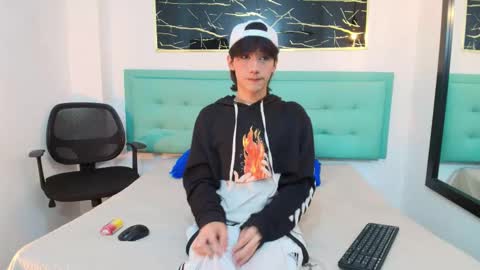 Snapshot of twinslovers_ chatting on October 2025 04:43:02 AM twinslovers_ online show from October 2025 04:43:02 AM