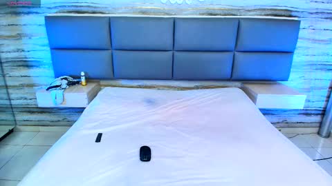 Snapshot of twinslovers_ chatting on October 2025 11:49:02 PM twinslovers_ online show from October 2025 11:49:02 PM