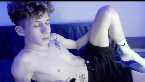 TwiShadow online show from April 2026 08:17:01 PM