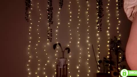 Snapshot of twix_girl chatting on November 2025 06:41:02 PM Stranger online show from November 2025 06:41:02 PM