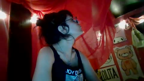 Snapshot of twizzytoxic22 chatting on June 2026 12:53:02 AM twizzytoxic22 online show from June 2026 12:53:02 AM
