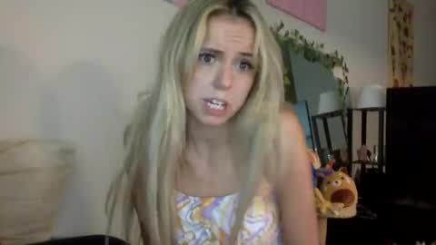 twofrens online show from May 2026 10:27:01 PM