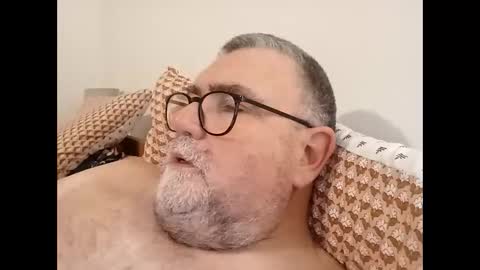 Snapshot of twohats2810 chatting on December 2025 07:09:01 PM twohats2810 online show from December 2025 07:09:01 PM