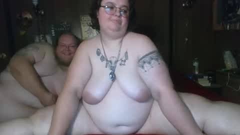 Snapshot of twoknottywolves chatting on October 2025 04:01:02 AM TwoKnottyWolves online show from October 2025 04:01:02 AM