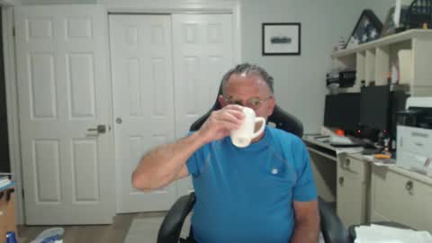 Snapshot of twopeopleinlove chatting on October 2025 10:03:01 AM Twopeopleinlove online show from October 2025 10:03:01 AM