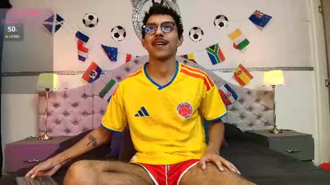Snapshot of twunkmiguel chatting on July 2026 02:18:01 AM TwunkMiguel online show from July 2026 02:18:01 AM