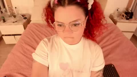 Twiggy online show from February 2025 08:13:01 PM