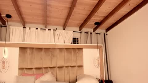 Twiggy online show from February 2025 12:03:01 AM