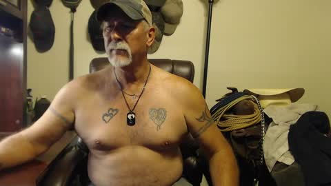 Snapshot of txlobo60 chatting on October 2025 10:40:02 PM txlobo60 online show from October 2025 10:40:02 PM