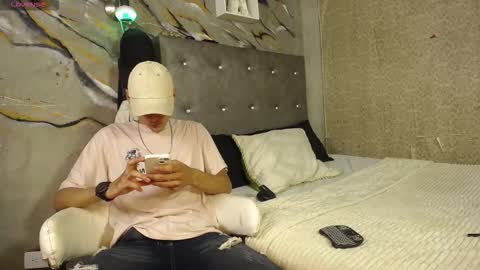 tyl3r_coop3r online show from November 2025 03:20:02 AM