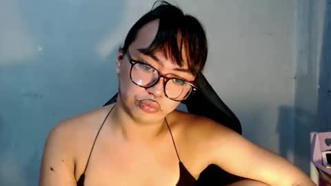 Snapshot of tyla_23 chatting on March 2026 02:17:02 AM Tyla online show from March 2026 02:17:02 AM