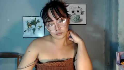 Snapshot of tyla_23 chatting on April 2026 06:52:01 AM Tyla online show from April 2026 06:52:01 AM