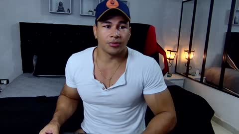 Snapshot of tyler_hank1 chatting on January 2025 11:08:01 PM tyler_hank1 online show from January 2025 11:08:01 PM