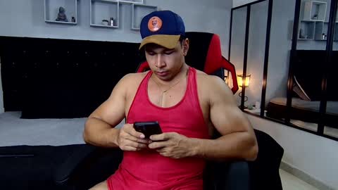 Snapshot of tyler_hank1 chatting on January 2025 11:22:01 PM tyler_hank1 online show from January 2025 11:22:01 PM