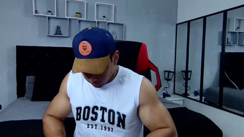 Snapshot of tyler_hank1 chatting on February 2025 01:02:02 AM tyler_hank1 online show from February 2025 01:02:02 AM