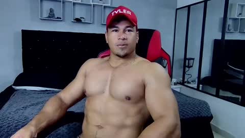 Snapshot of tyler_hank1 chatting on February 2025 12:05:02 PM tyler_hank1 online show from February 2025 12:05:02 PM