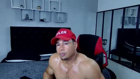 Snapshot of tyler_hank1 chatting on February 2025 03:08:01 PM tyler_hank1 online show from February 2025 03:08:01 PM