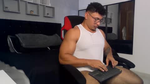 Snapshot of tyler_hank1 chatting on September 2025 10:58:02 PM tyler_hank1 online show from September 2025 10:58:02 PM