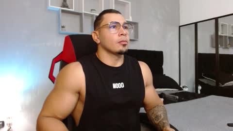 Snapshot of tyler_hank1 chatting on November 2025 10:01:01 PM tyler_hank1 online show from November 2025 10:01:01 PM