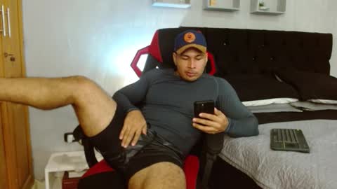 Snapshot of tyler_hank1 chatting on November 2025 02:17:02 PM tyler_hank1 online show from November 2025 02:17:02 PM