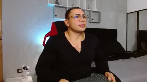 Snapshot of tyler_hank1 chatting on December 2025 02:28:01 AM tyler_hank1 online show from December 2025 02:28:01 AM