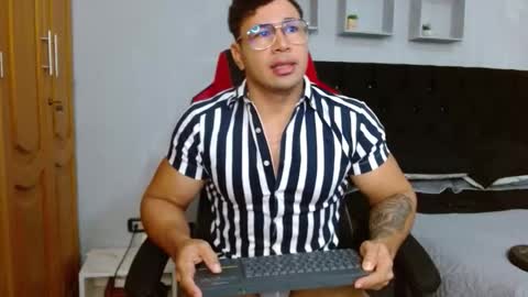 Snapshot of tyler_hank1 chatting on December 2025 11:19:01 AM tyler_hank1 online show from December 2025 11:19:01 AM