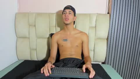 Snapshot of tyler_noir chatting on June 2026 12:22:01 PM tyler_noir online show from June 2026 12:22:01 PM