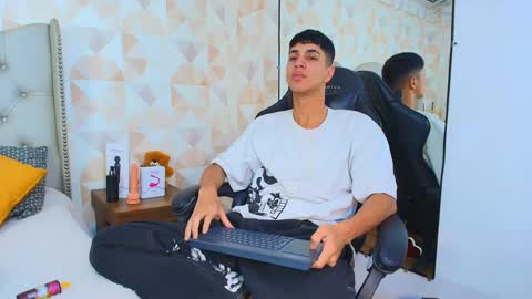 Snapshot of tyler_rodriguez chatting on September 2025 10:10:02 PM Tyler Rodriguez online show from September 2025 10:10:02 PM