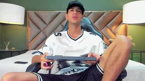 Tyler Rodriguez online show from October 2025 09:56:01 PM