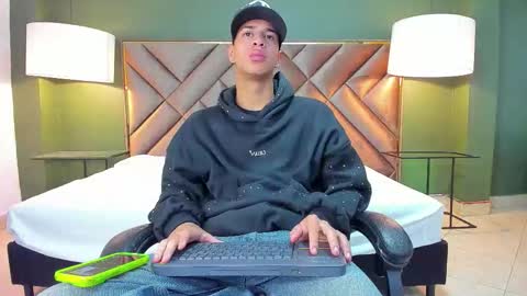 Tyler Rodriguez online show from October 2025 09:57:01 PM