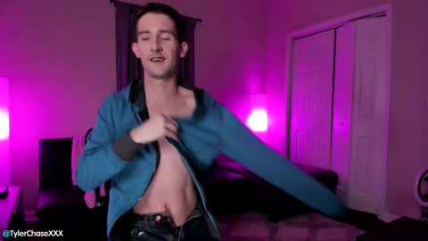 Snapshot of tylerchasexxx chatting on February 2025 12:38:02 AM Tyler Chase online show from February 2025 12:38:02 AM