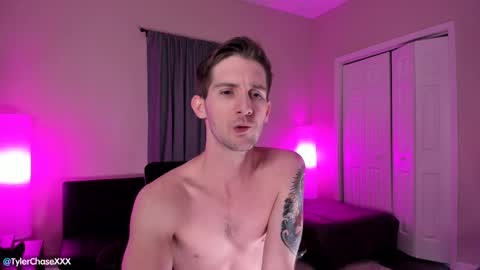 Snapshot of tylerchasexxx chatting on February 2025 12:32:01 AM Tyler Chase online show from February 2025 12:32:01 AM