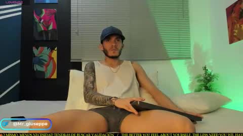 tylergiuseppe_ online show from February 2026 02:27:02 AM