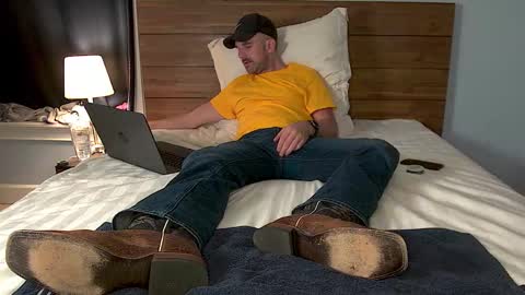 Snapshot of tylerlogan813 chatting on September 2025 05:18:02 AM TylerLogan813 online show from September 2025 05:18:02 AM