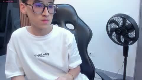 Snapshot of tylerr_cooper_ chatting on December 2025 11:27:02 AM Tyler online show from December 2025 11:27:02 AM