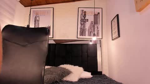 Snapshot of tylla_ chatting on October 2025 03:09:02 AM online show from October 2025 03:09:02 AM