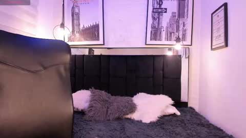 Snapshot of tylla_ chatting on October 2025 03:32:02 AM online show from October 2025 03:32:02 AM