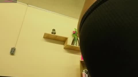 tylla__ online show from February 2026 02:30:01 AM