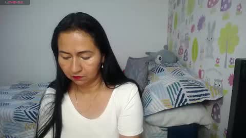 Snapshot of tyna_b chatting on June 2026 08:51:01 AM Tyna online show from June 2026 08:51:01 AM