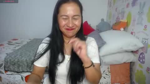 Snapshot of tyna_b chatting on July 2026 09:27:01 PM Tyna online show from July 2026 09:27:01 PM