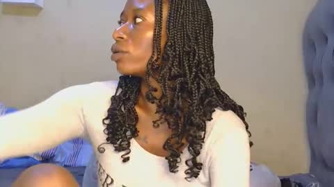 tynniee online show from April 2026 09:45:01 PM