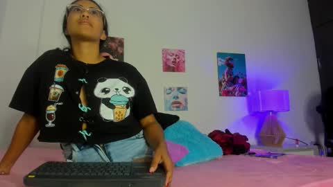 tyra   online show from December 2025 04:19:02 AM