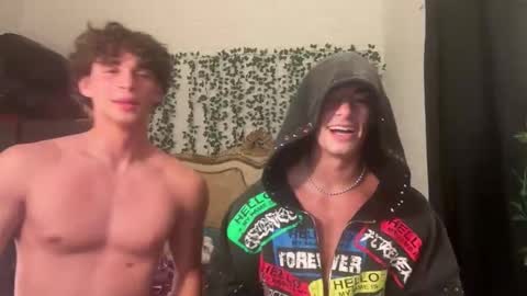 tyy0ung online show from May 2026 11:33:02 PM