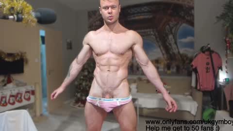 Snapshot of ukgymboy chatting on December 2024 09:26:01 PM James Iron online show from December 2024 09:26:01 PM