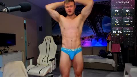Snapshot of ukgymboy chatting on January 2025 01:35:02 PM James Iron online show from January 2025 01:35:02 PM
