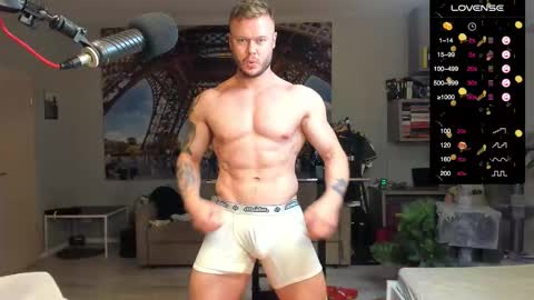 Snapshot of ukgymboy chatting on September 2025 08:52:02 PM James Iron online show from September 2025 08:52:02 PM