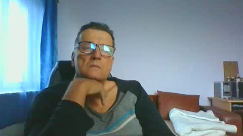 Snapshot of ulmeni4 chatting on December 2024 06:43:02 AM ulmeni4 online show from December 2024 06:43:02 AM