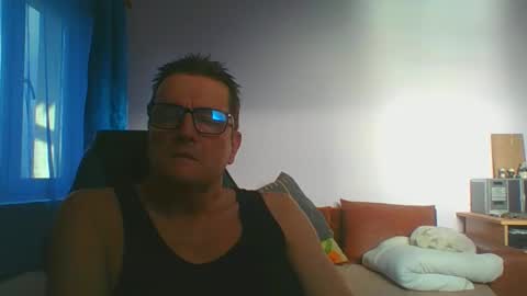 Snapshot of ulmeni4 chatting on January 2025 01:37:02 PM ulmeni4 online show from January 2025 01:37:02 PM